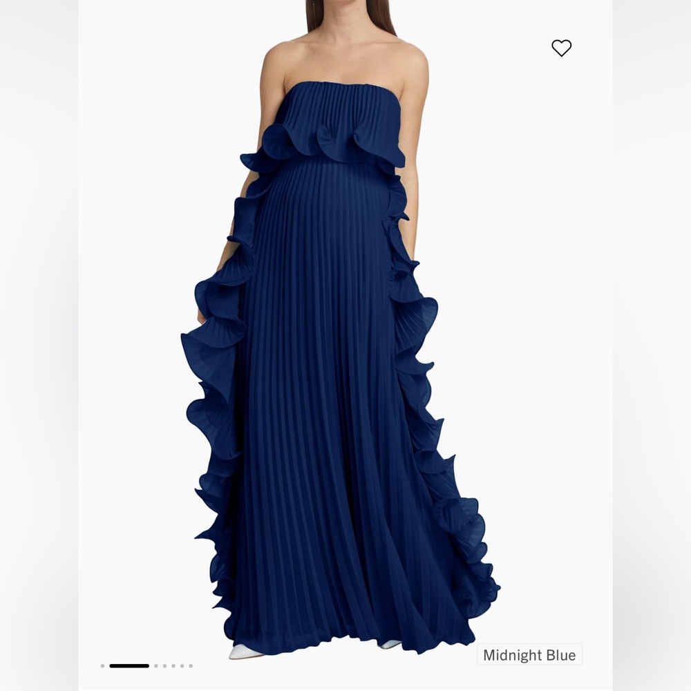 Badgley Mischka

Strapless Pleated Ruffle Gown
